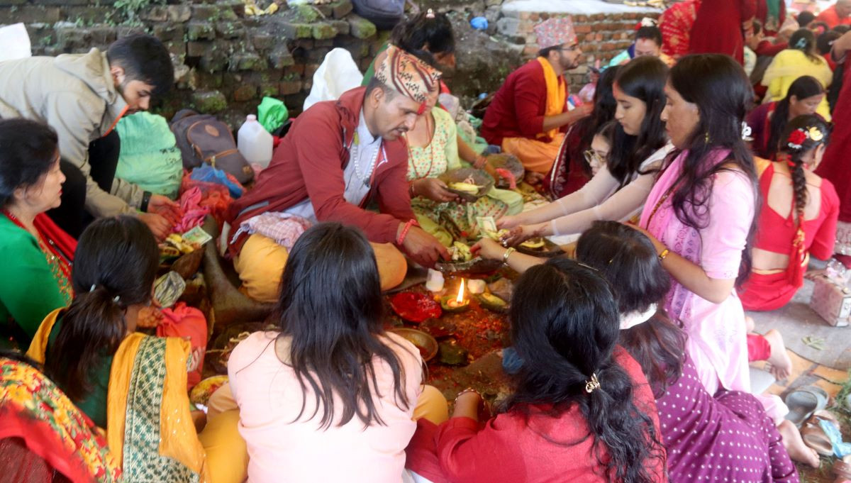 ऋषेश्वरमा सप्तऋषिको पूजा गर्न भक्तजनको घुइँचो