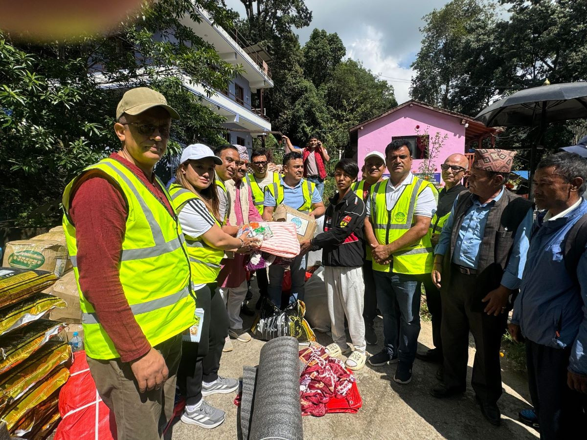 एनआरएनएद्वारा दक्षिणकाली र सिस्नेरीका बाढी तथा पहिरो प्रभावित १२० परिवारलाई राहत वितरण