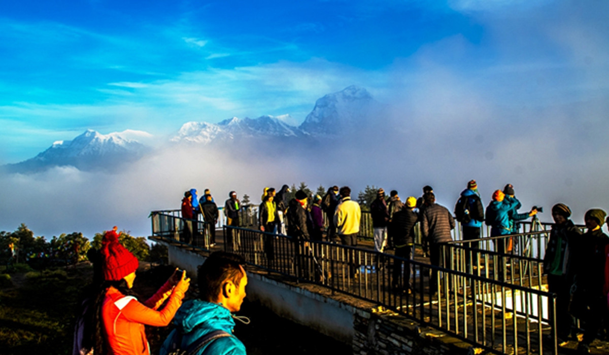 दसैँपछि घोडेपानी र पुनहिलमा पर्यटक बढे