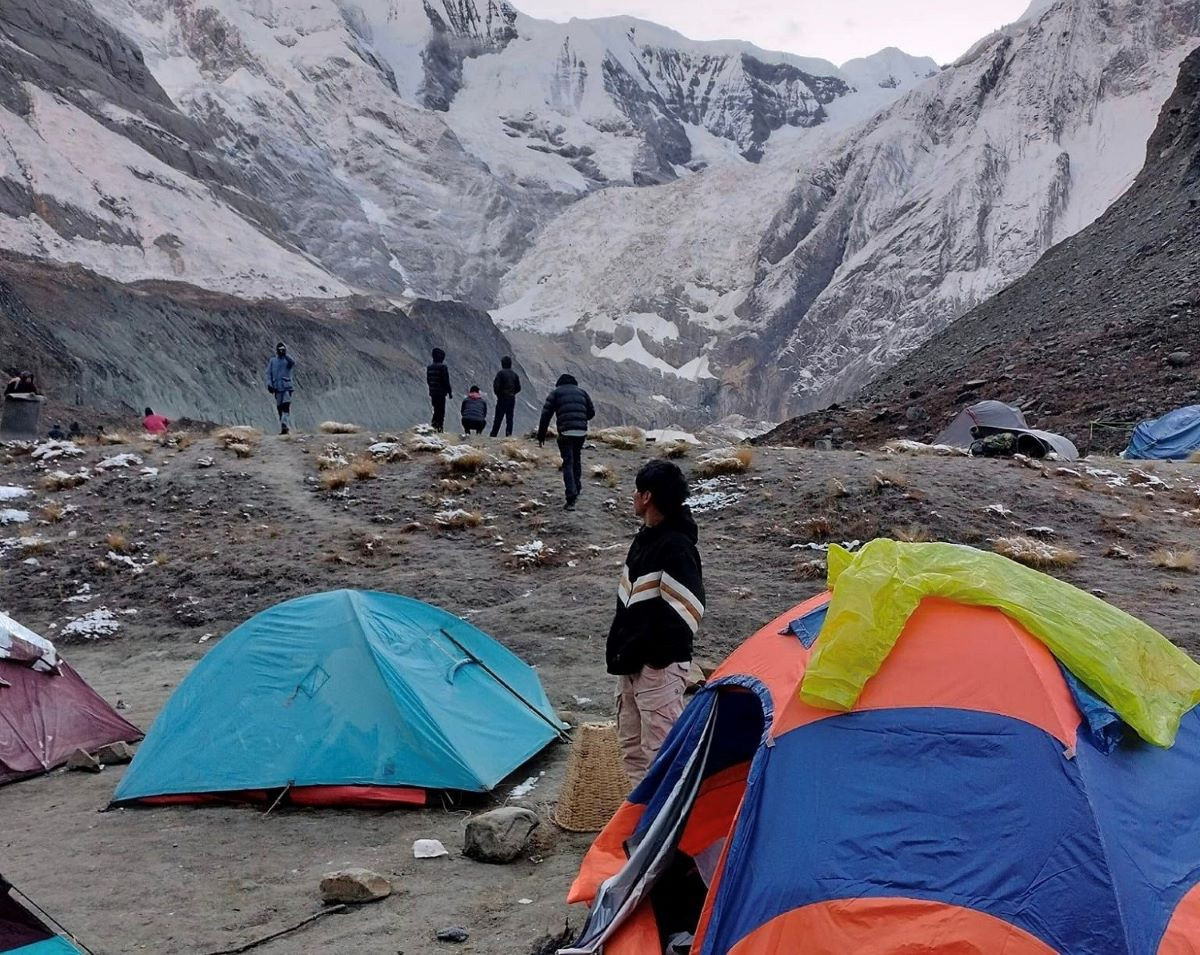 अन्नपूर्ण आधार शिविर : पर्यटकसँगै फोहरको चुनौती