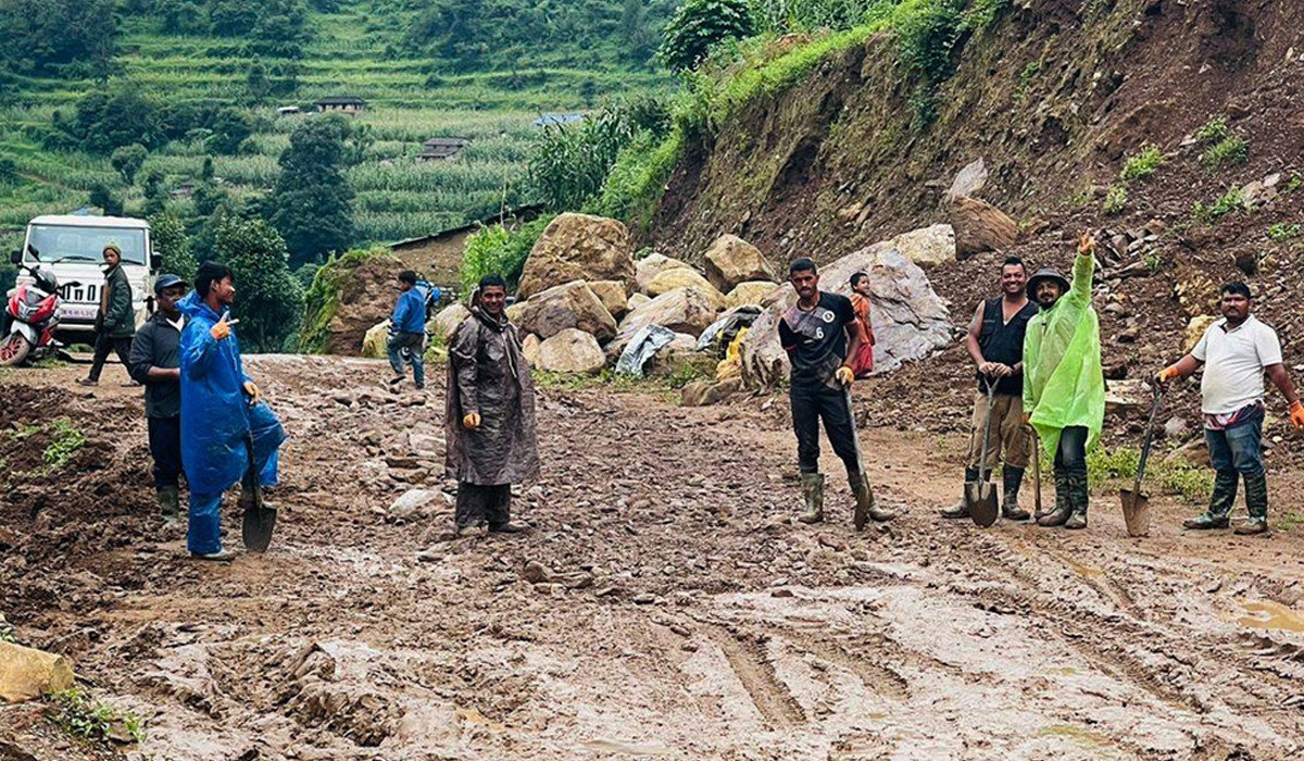 सालझण्डी ढोरपाटन सडक : १६ वर्षमा ३० प्रतिशत मात्रै काम,  ढोरपाटन जाने पर्यटकलाई  सास्ती 