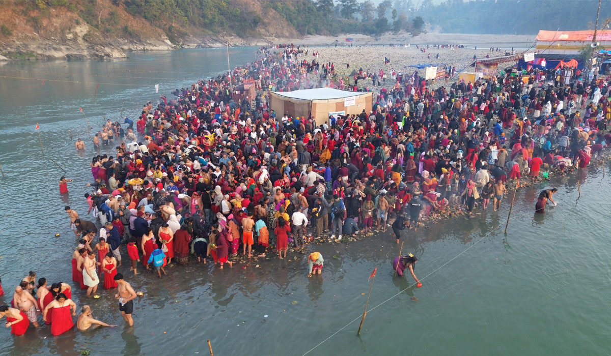 देशभरका त्रिवेणीधाम र धार्मिकस्थलमा मकर स्नान गर्नेको घुइँचो (फोटोफिचर)