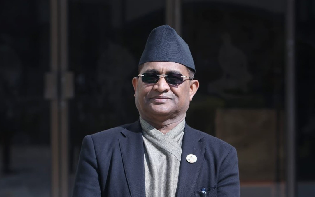 रघुवीर महासेठको दाबी: राजनीतिक दलसँग आबद्ध मन्त्रीहरूलाई प्रधानमन्त्रीले तत्काल बर्खास्त गर्नुपर्छ