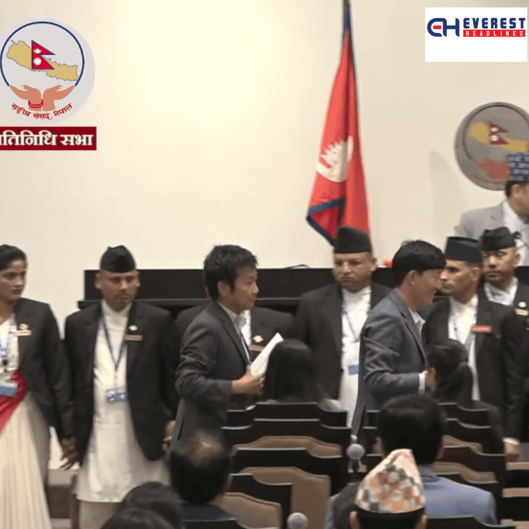 प्रधानमन्त्री जवाफदेही बनेको खोइ?" — सभामुखको आसन अगाडि श्रम संस्कृति पार्टीको विरोध