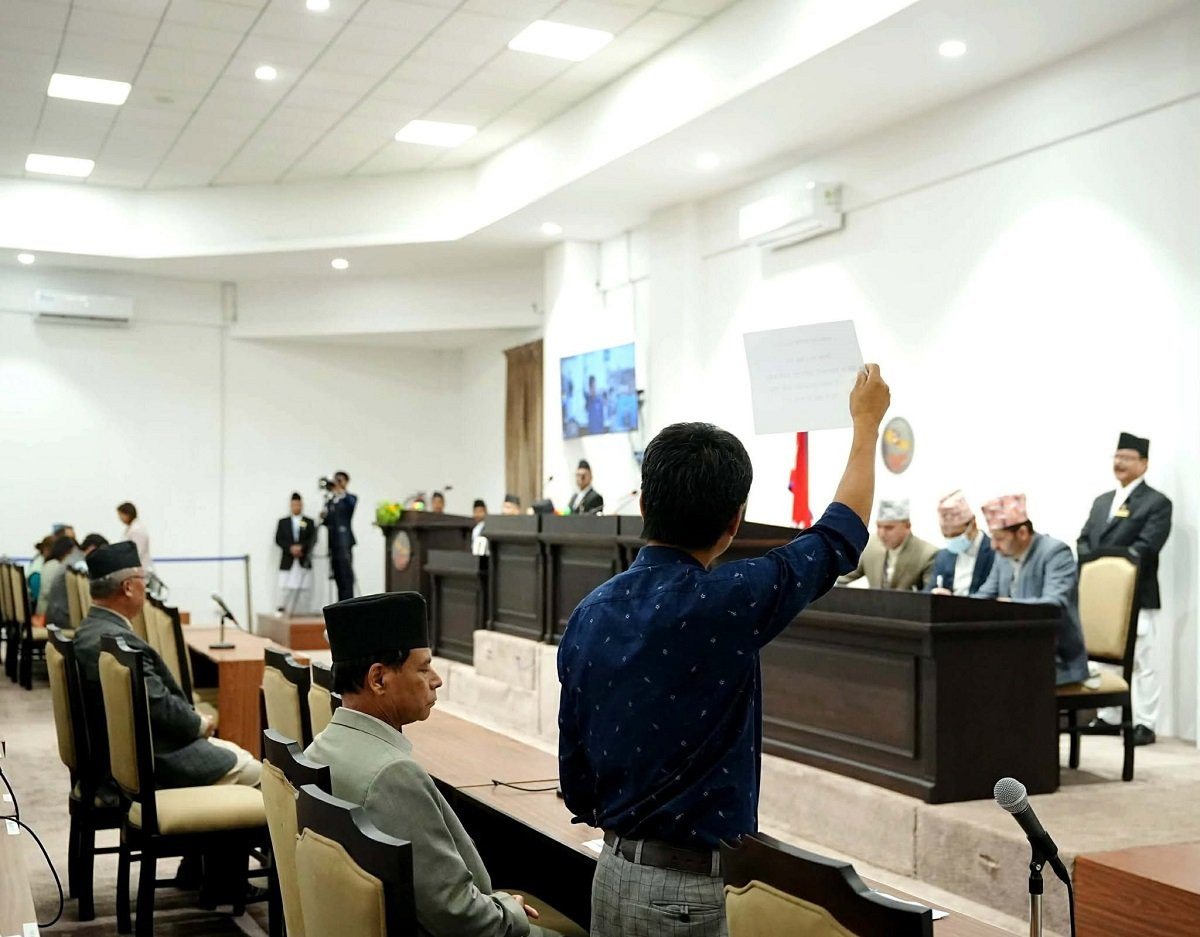 आफूलाई संसद् बैठकबाट निष्कासन गर्न सांसद राईको माग