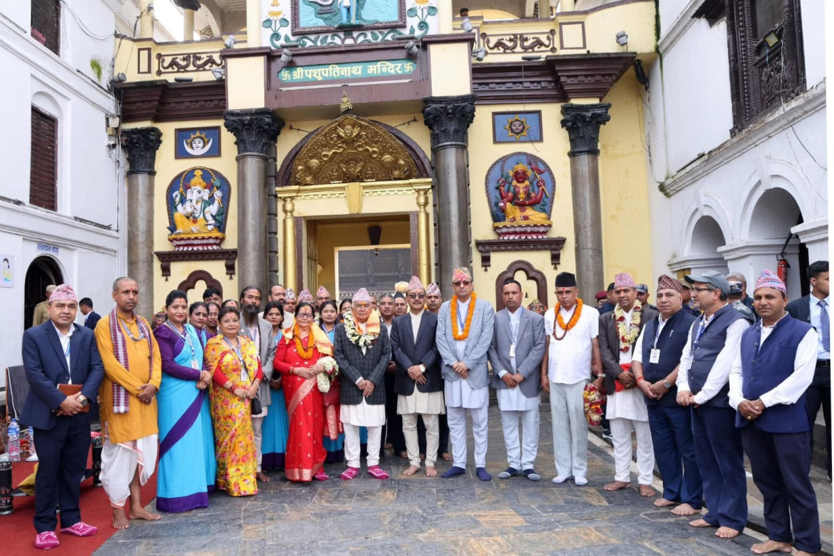 राष्ट्रपतिबाट पशुपतिनाथ मन्दिरमा पूजाआराधना