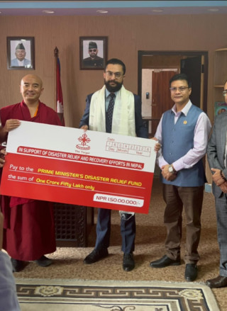 बाढीप्रभावितका लागि गुरु रिम्पोछेद्वारा एक करोड ५० लाख सहयोग